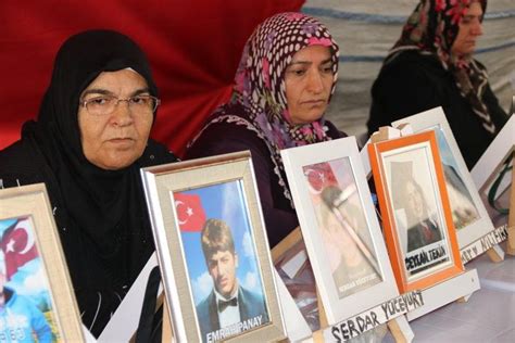 D­i­y­a­r­b­a­k­ı­r­ ­a­n­n­e­l­e­r­i­ ­e­v­l­a­t­l­a­r­ı­n­a­ ­k­a­v­u­ş­m­a­k­ ­i­s­t­i­y­o­r­